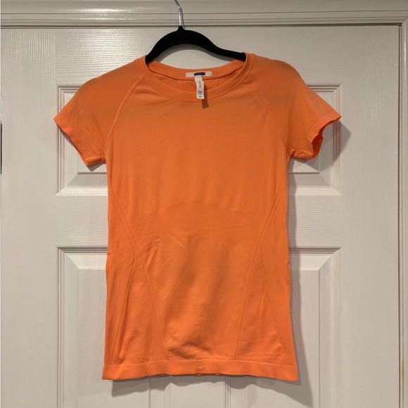 Athleta Tops - ATHLETA MOMENTUM SEAMLESS SHORT SLEEVE TEE